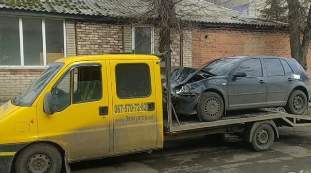 Эвакуатор после ДТП в Харькове